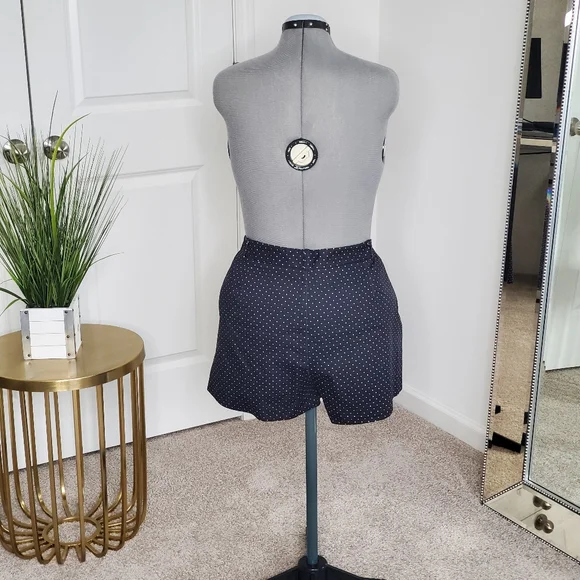 Forever 21 Women's Shorts, Navy (Size 2X) - Picture 3 of 7